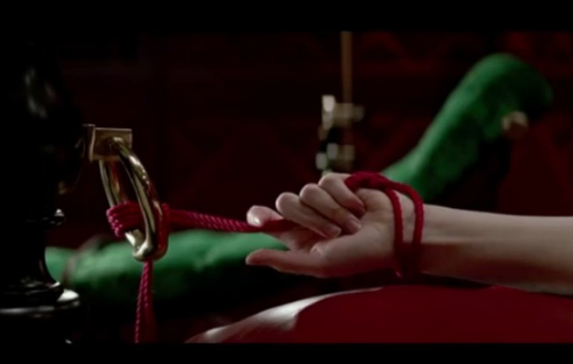 259517-400-629-1-100-50-sfumature-di-grigio-film-trailer-colonna-sonora-versiona-completa-crazy-in-love